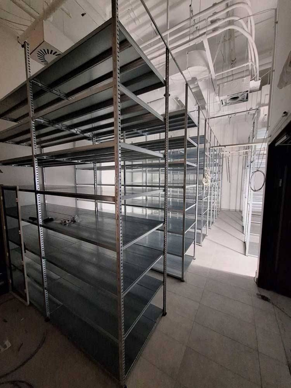 Naši polični regali u trgovačkom centru Portanova Osijek